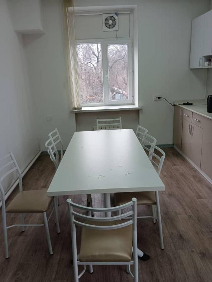 Bekbro Hostel บิชเคก ภายนอก รูปภาพ